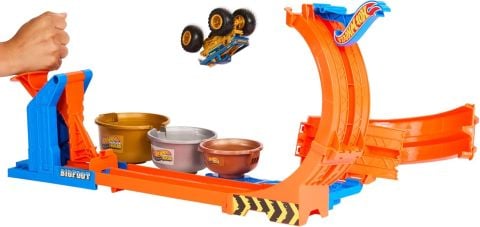 Hot Wheels Monster Trucks Döngü ve Takla Bigfoot Oyun Parkuru JBX64