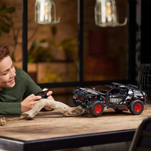 LEGO Technic Audi RS Q e-tron 42160