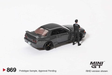 Mini GT 1/64 Nissan Skyline GT-R (R32)Gunmetal W/ Matsuda Figure Tsugio Matsuda Collection MGT00869