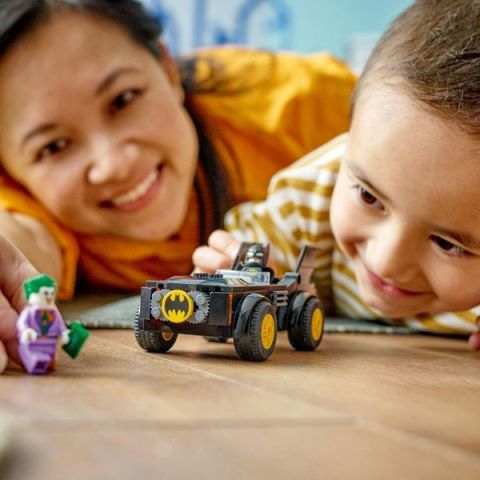 LEGO DC Batmobile Takibi: Batman Jokere Karşı 76264