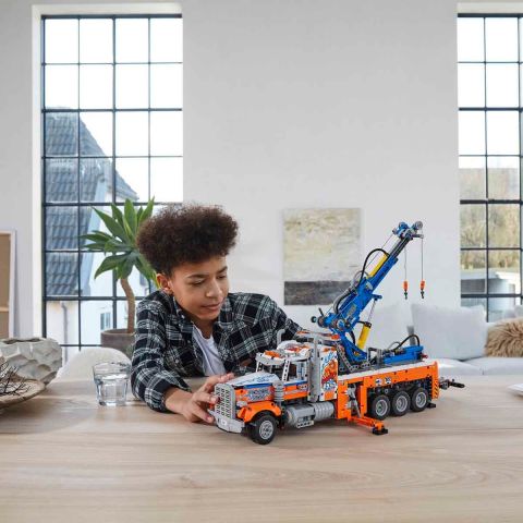 LEGO Technic Ağır Yük Çekici Kamyonu 42128