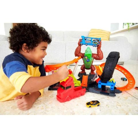 Hot Wheels Zehirli Goril Saldırısı Oyun Seti GTT94