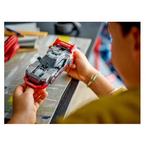 LEGO Speed Champions Audi S1 etron quattro Yarış Arabası 76921